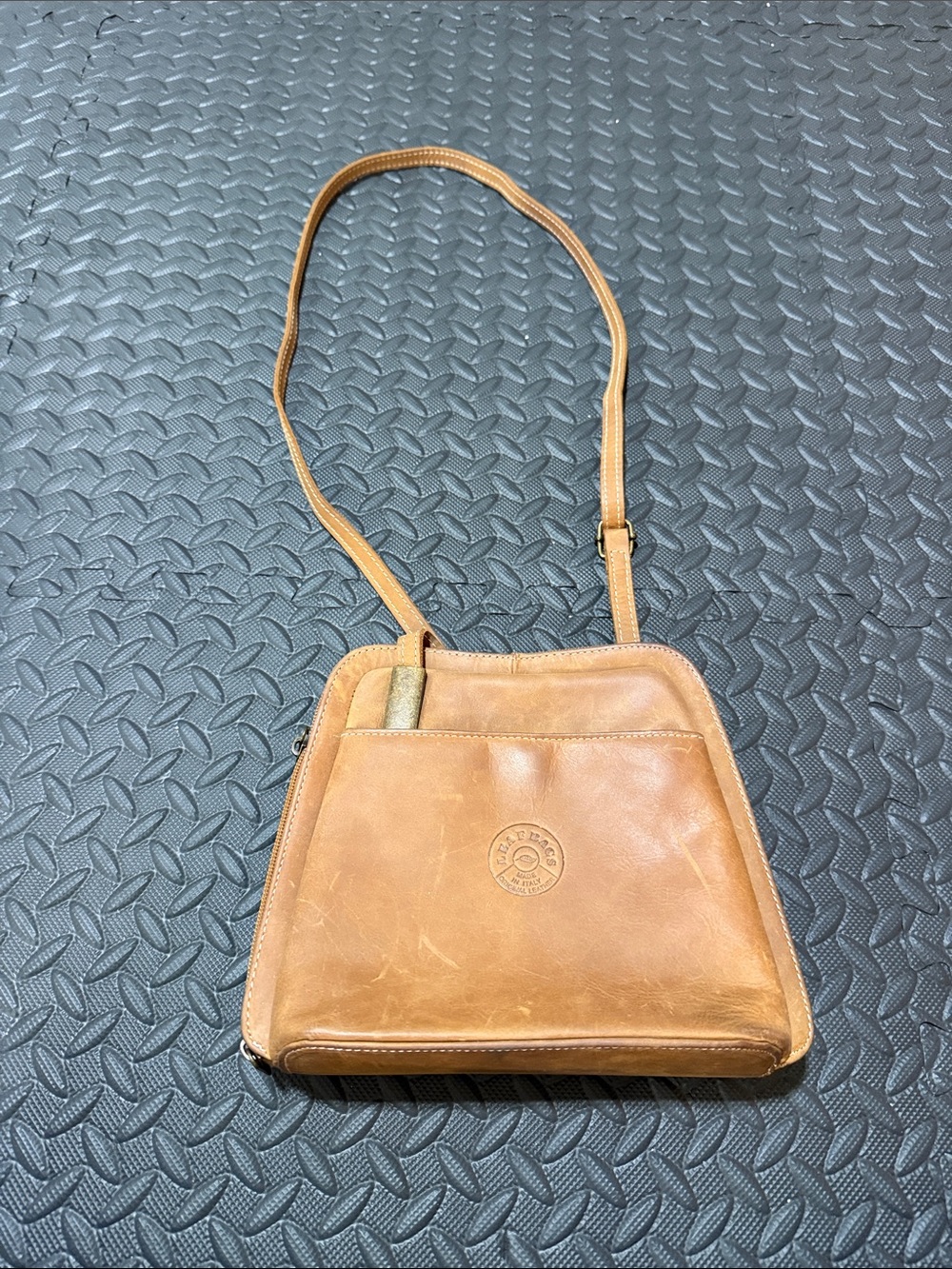 Leaf Bags Made in Italy Leather Crossbody Shoulder Bag Light brown/tan
